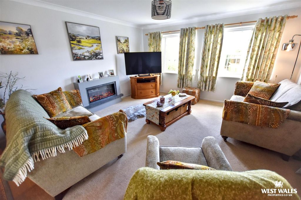 Property photo 2 of 25 10 (16).Jpg