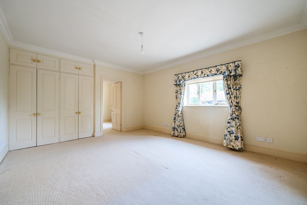 Property photo 3 of 10 Bedroom