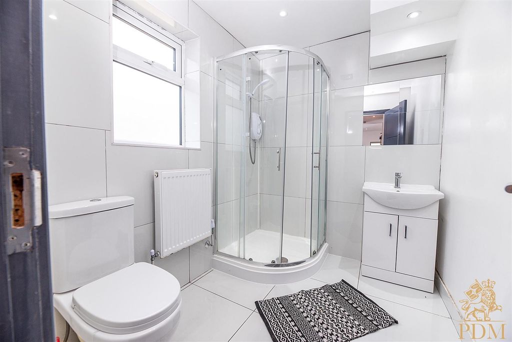 Property photo 2 of 17 180 Russel Road, Nottingham (12 Of 26).Jpg