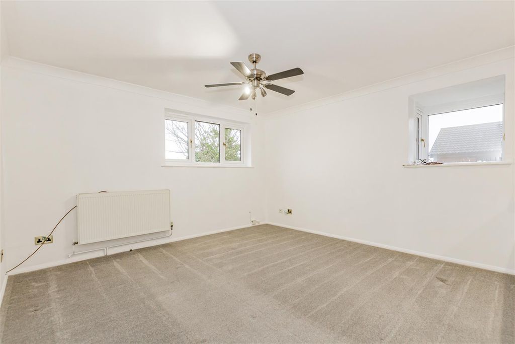 Property photo 3 of 11 Lounge/Kitchen