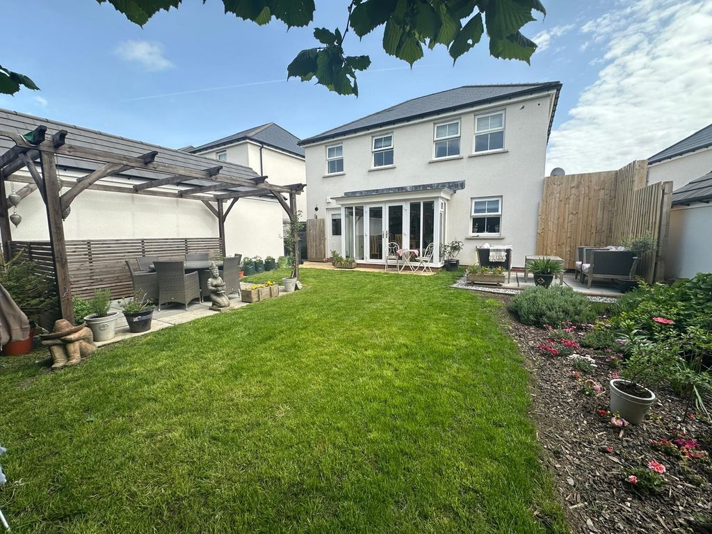Property photo 2 of 32