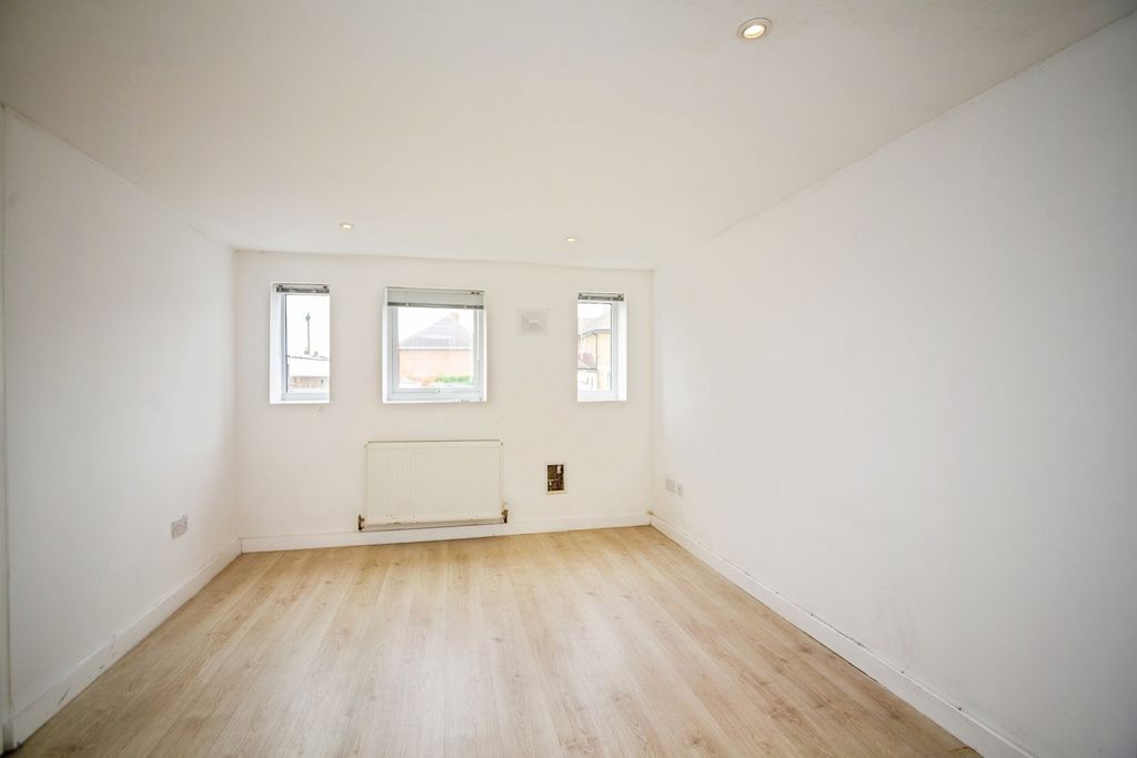 Property photo 3 of 12 Photo