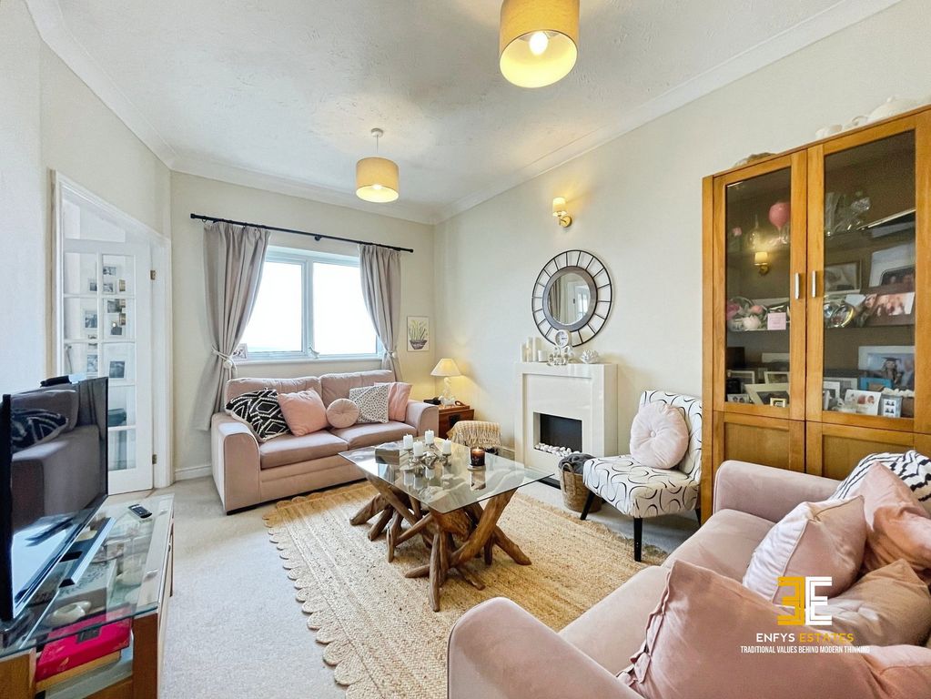 Property photo 2 of 33