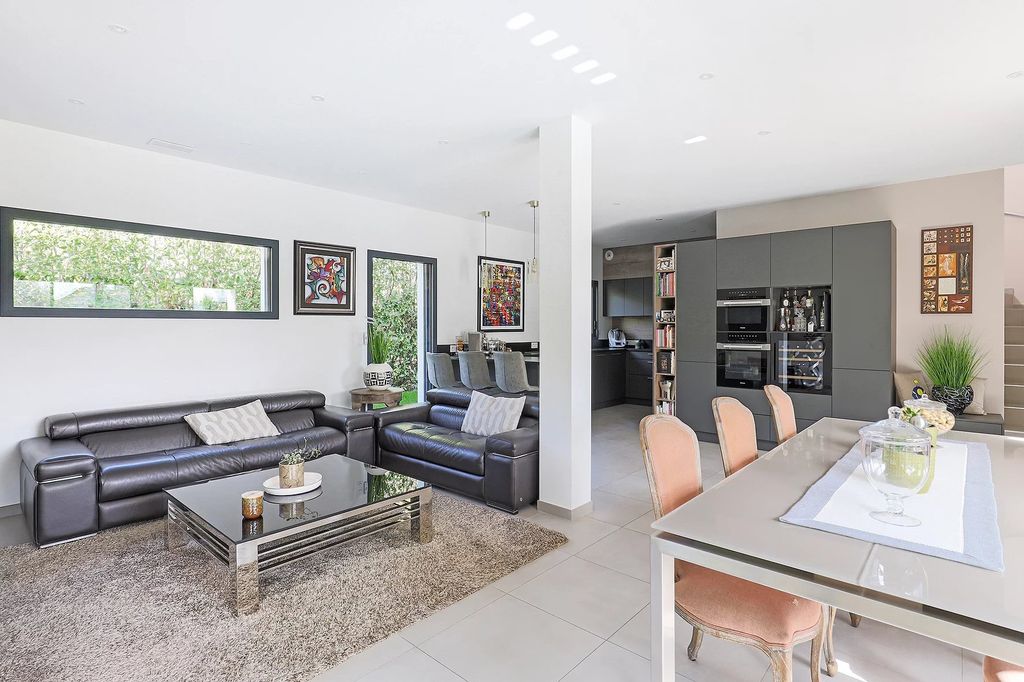 Property photo 3 of 14