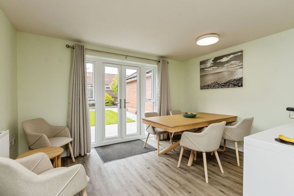 Property photo 3 of 17 Dining Area