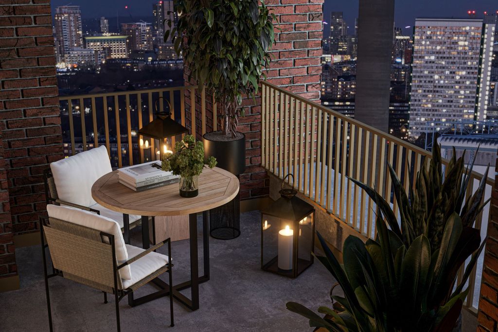 Property photo 3 of 6 Skyline Balcony