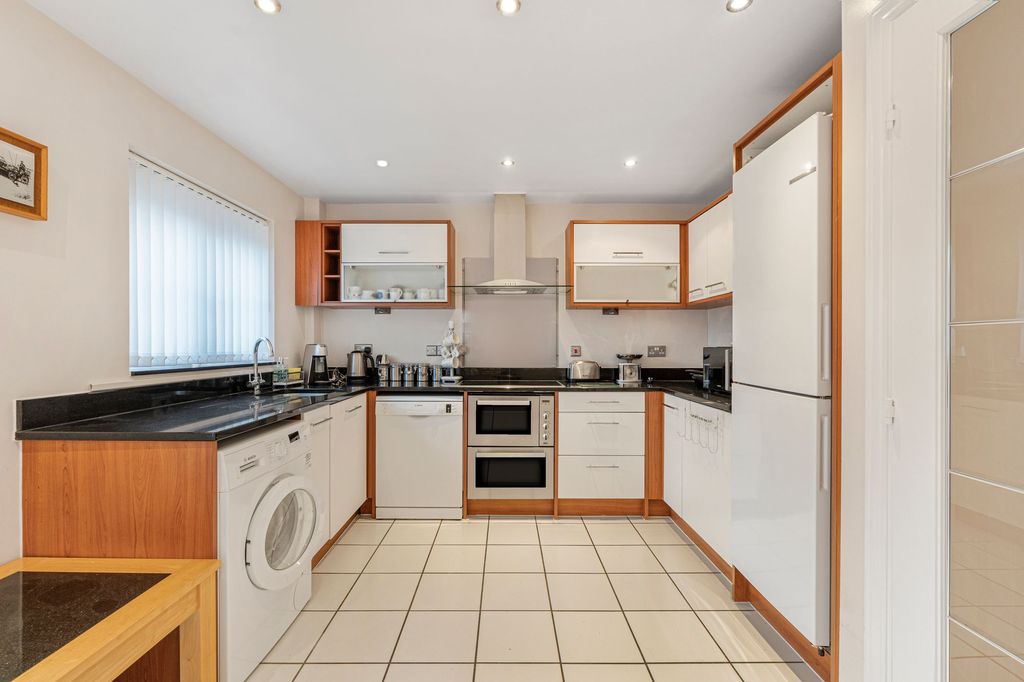 Property photo 2 of 26