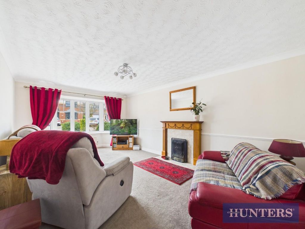 Property photo 3 of 25 Lounge