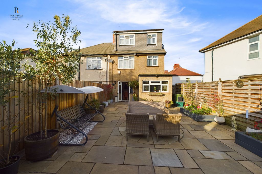 Property photo 2 of 23