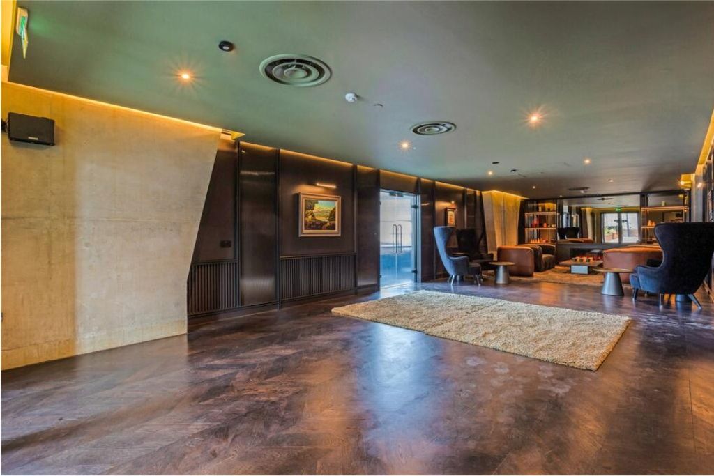Property photo 2 of 8