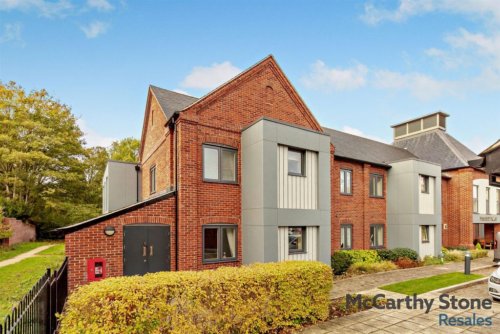 Property photo 2 of 23 8667154-Exterior02-800.Jpg