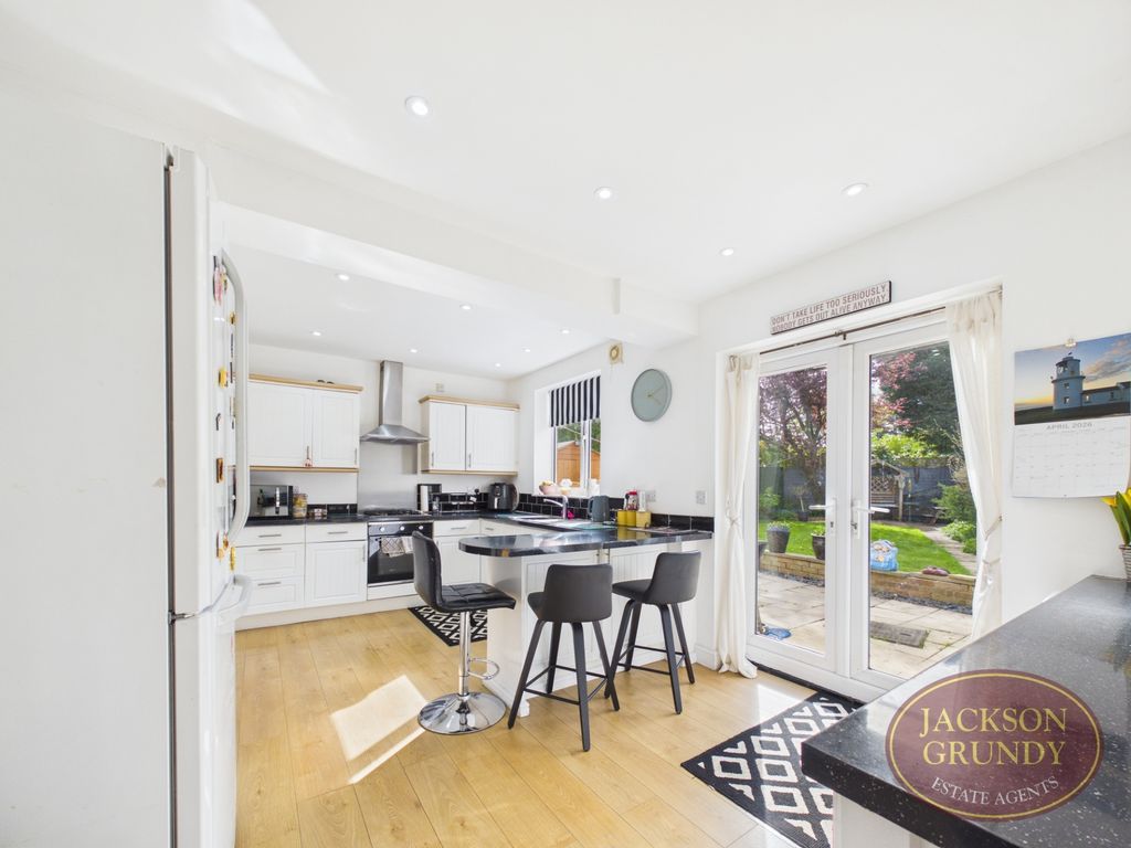 Property photo 2 of 19 Firtree Walk