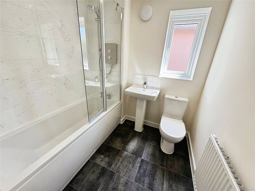 Property photo 3 of 9 Bathroom
