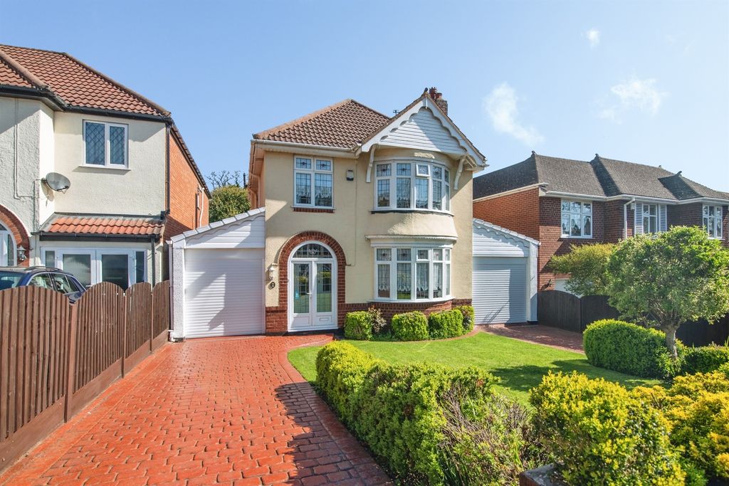 Property photo 2 of 21