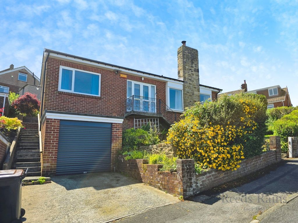Property photo 3 of 23 Garage