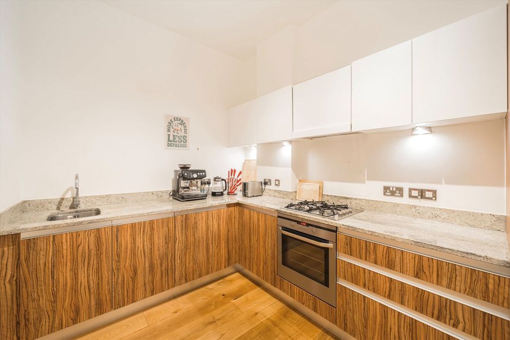 Property photo 3 of 6