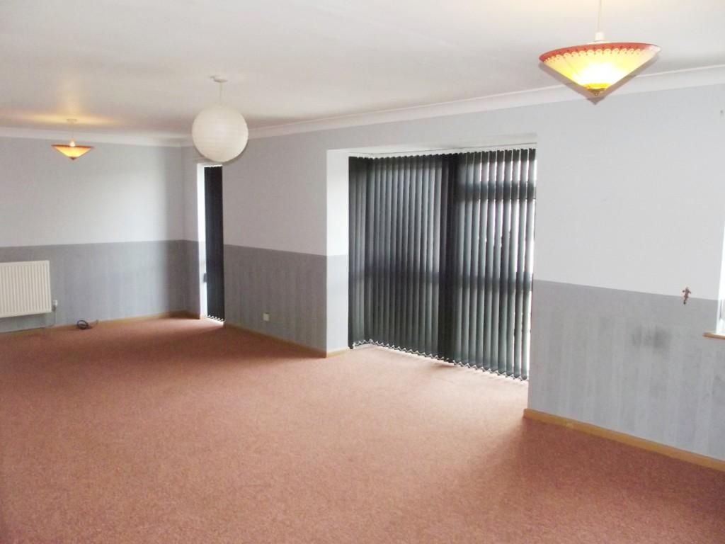 Property photo 2 of 11 Living / Dining Room