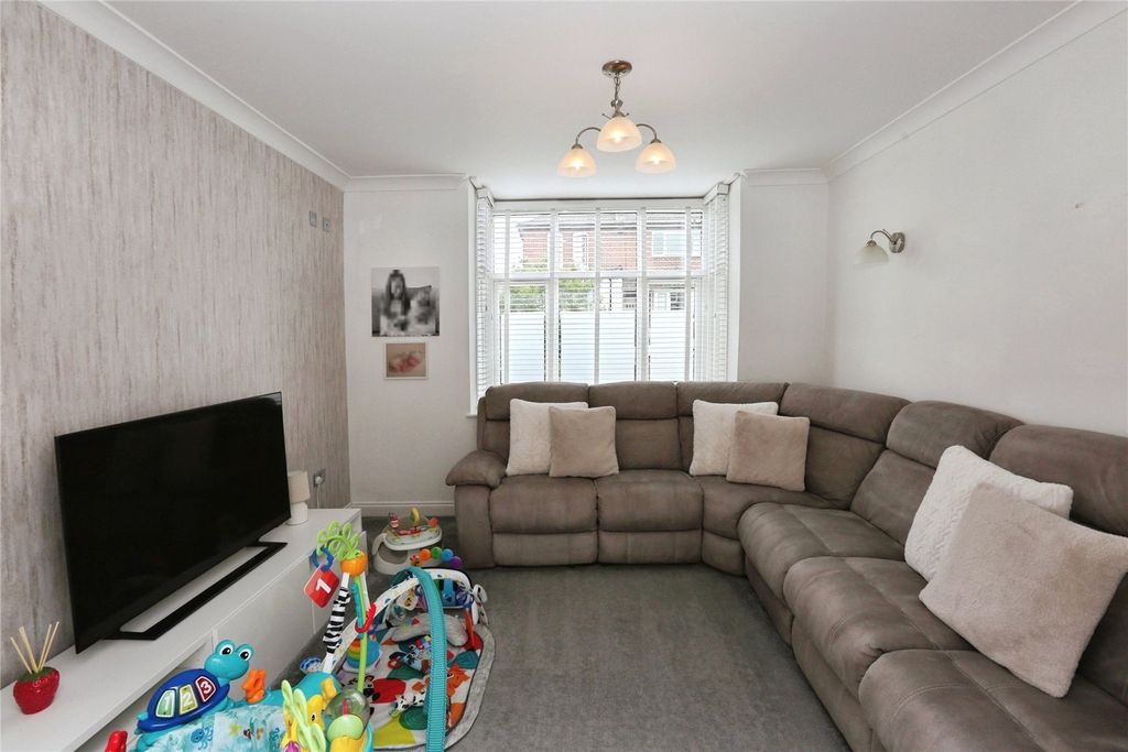 Property photo 2 of 19 Picture No. 16