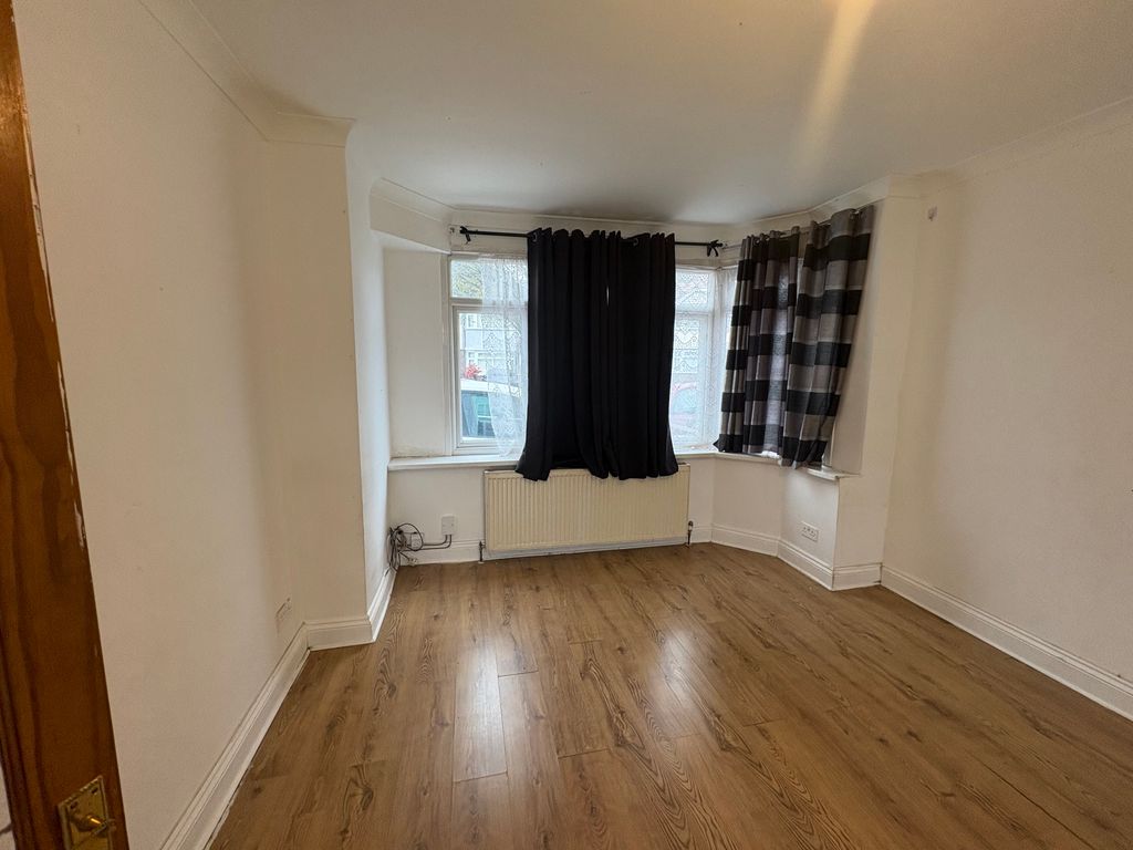 Property photo 3 of 4 Img_8505