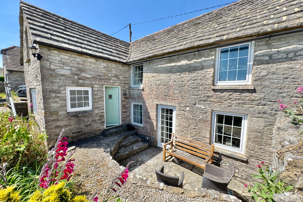Property photo 1 of 19 Woodbine Cottage