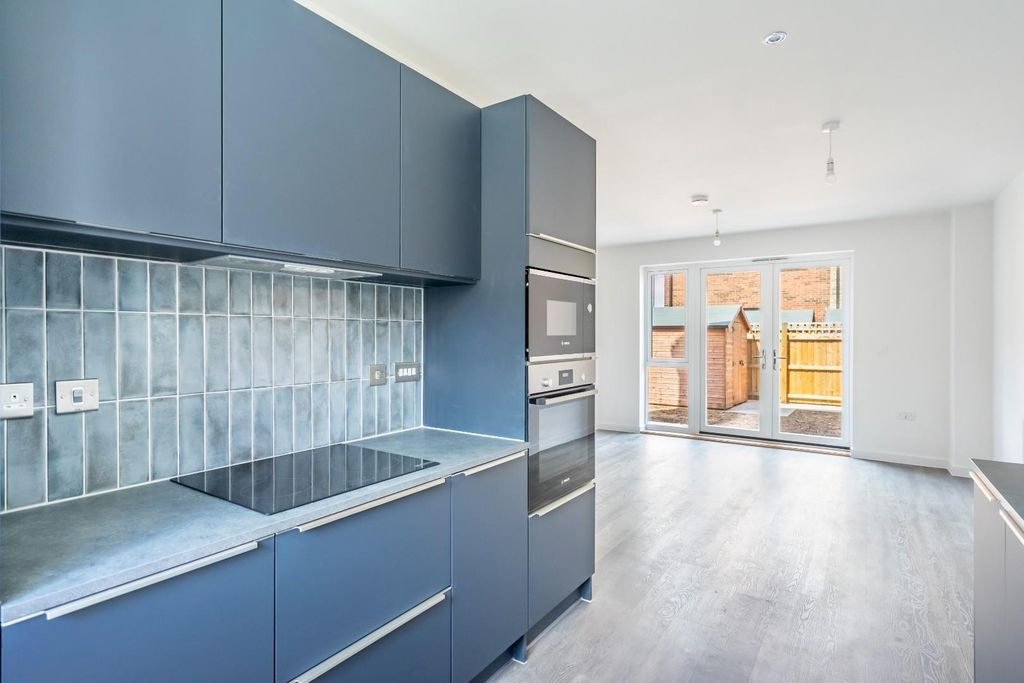 Property photo 3 of 14 Kitchen