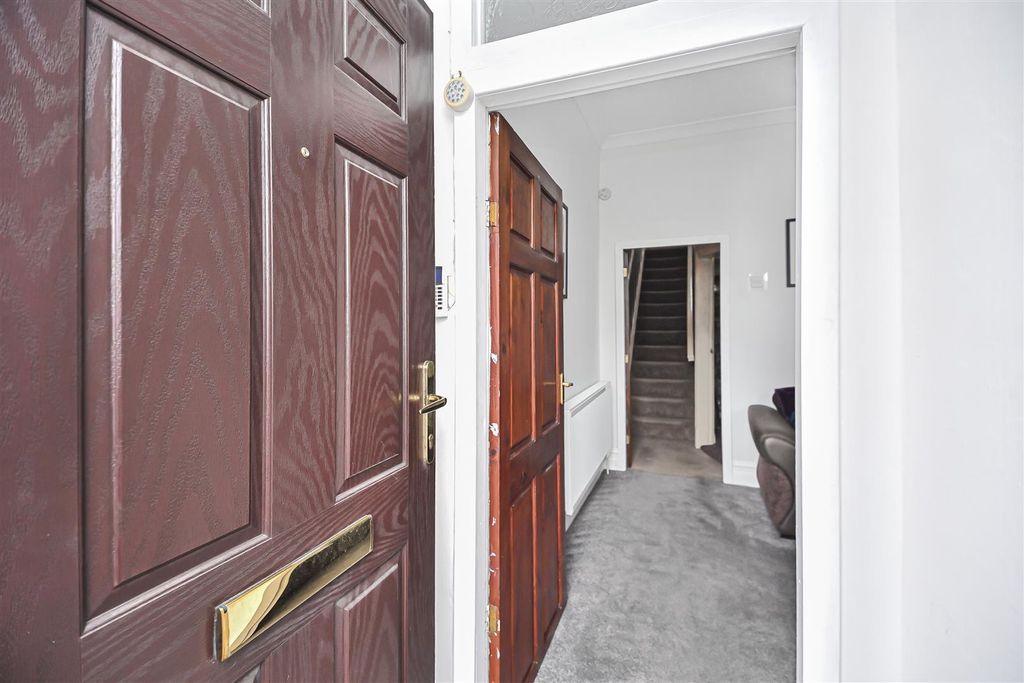 Property photo 2 of 28 179 Chapel Street Entrance.Jpg