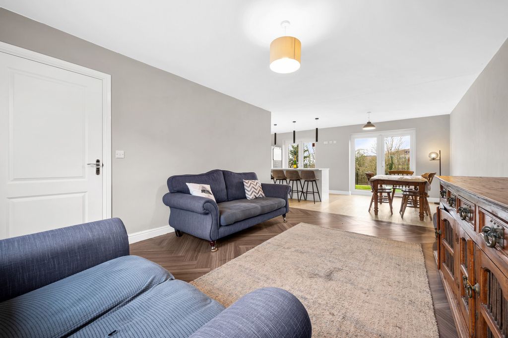 Property photo 3 of 33