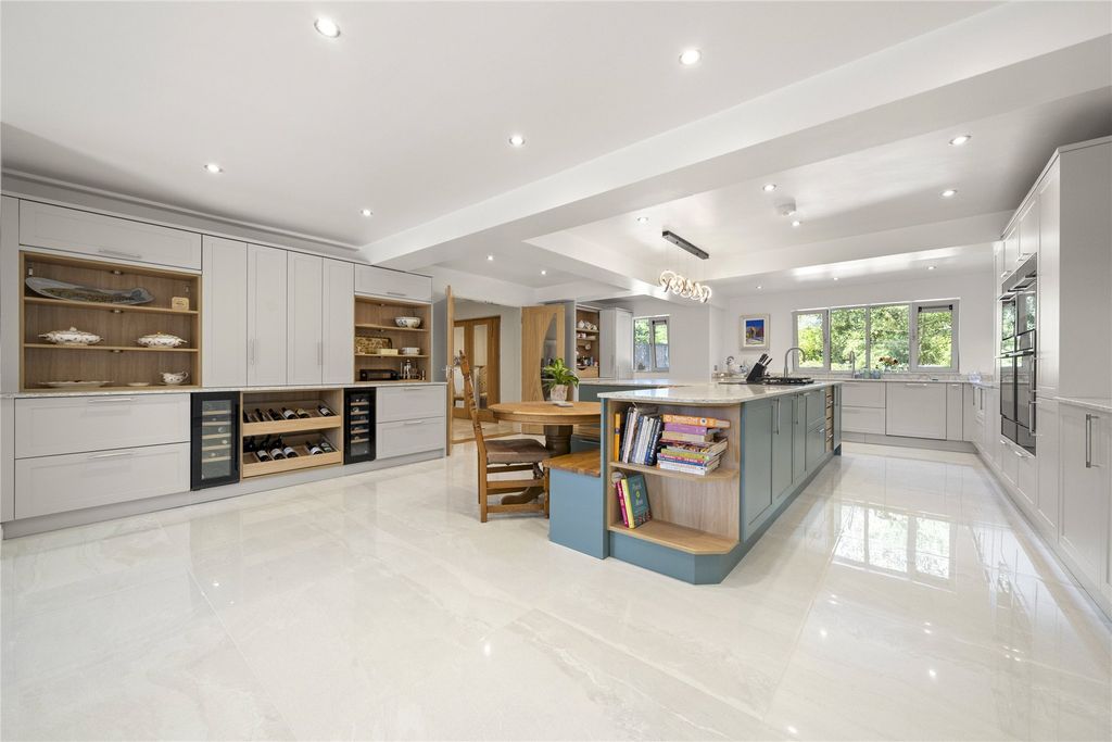 Property photo 3 of 29 Picture No. 04