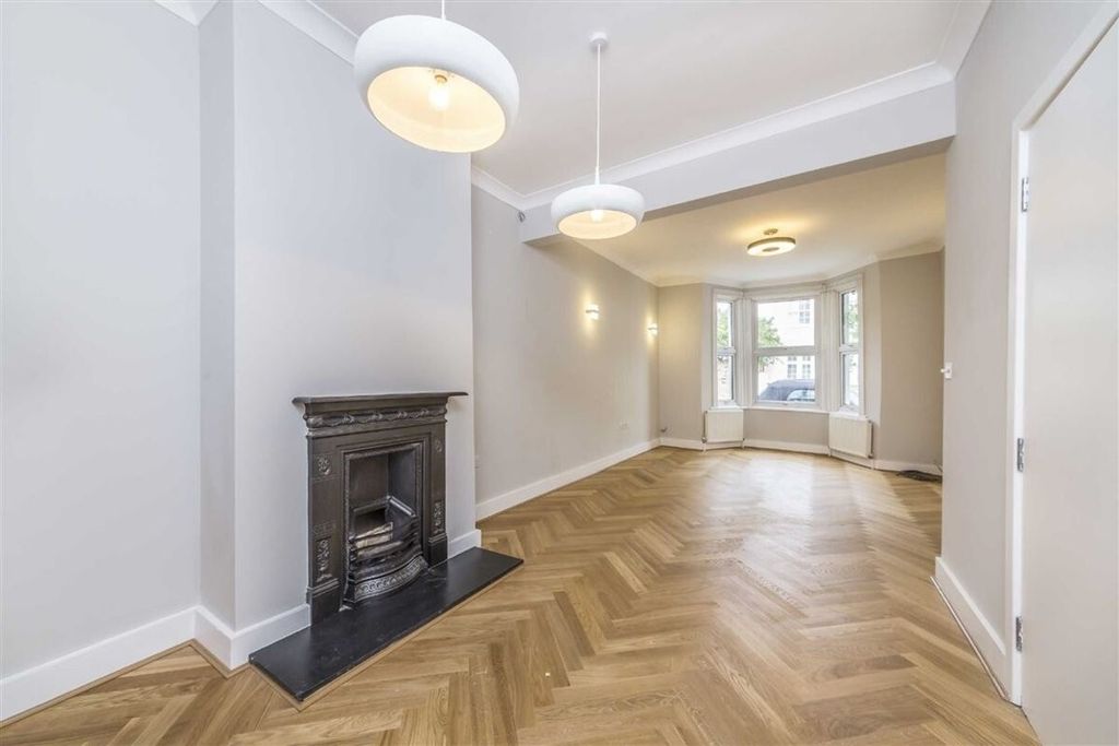 Property photo 2 of 9 (Main)