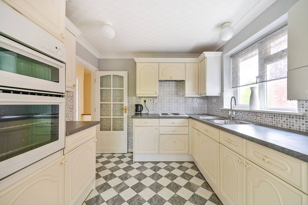 Property photo 3 of 8