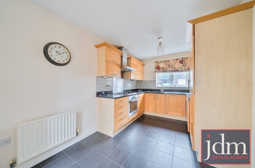 Property photo 2 of 11 Kitchen