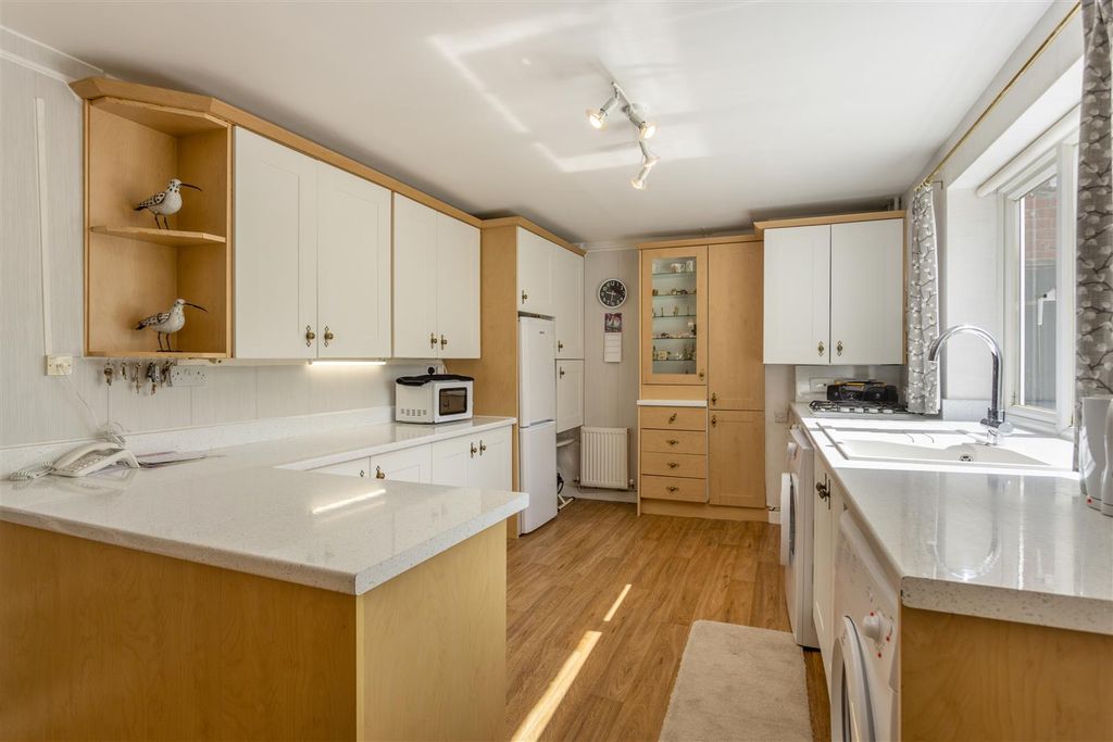 Property photo 2 of 37