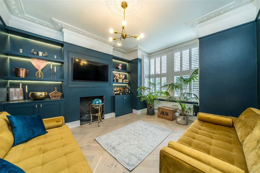 Property photo 3 of 12