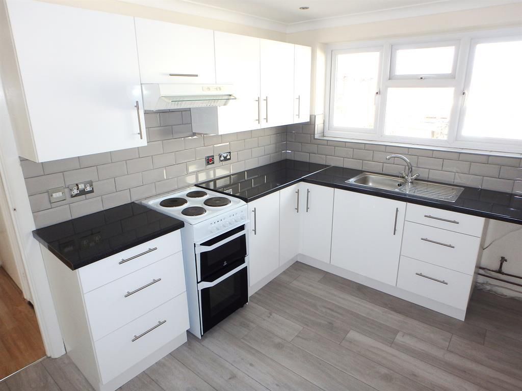 Property photo 3 of 10 Kitchen Breakfast Room