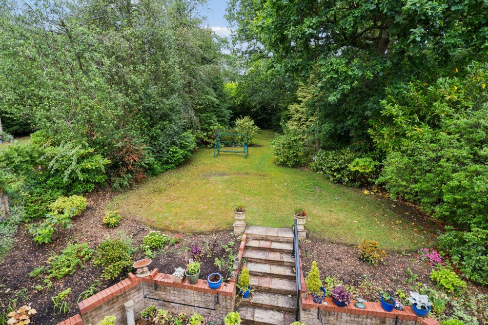 Property photo 2 of 23 Garden