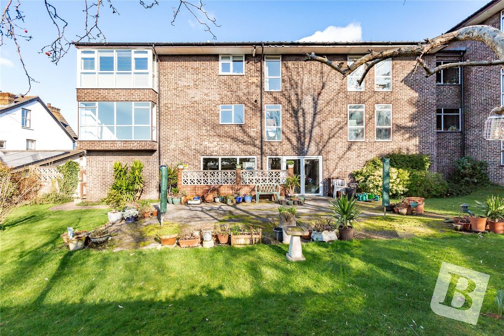 Property photo 1 of 16 Communal Gardens