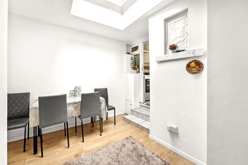 Property photo 3 of 22 Photo 11