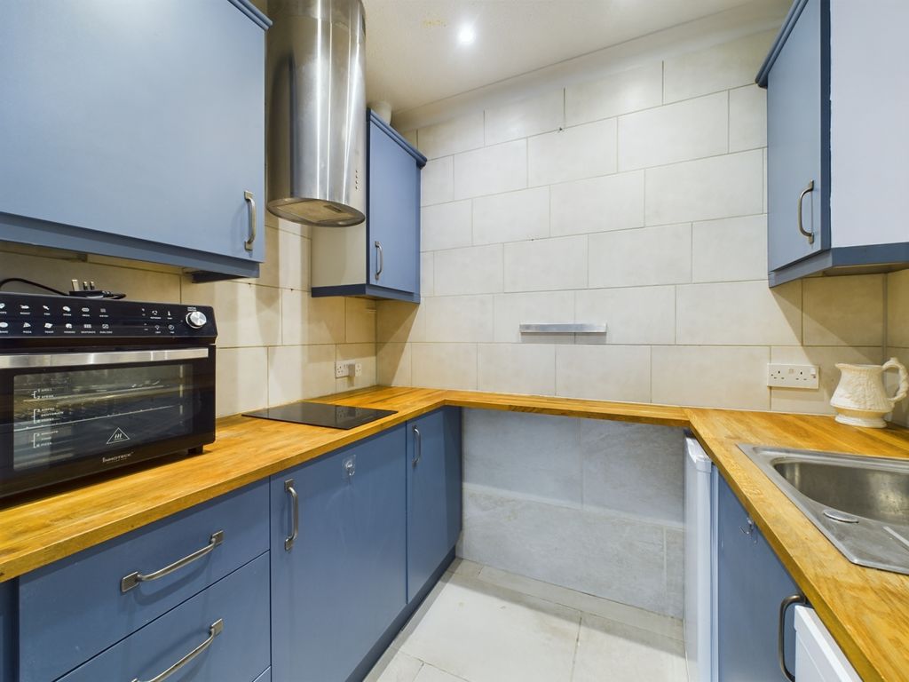 Property photo 3 of 8 Cam01791G0-Pr0142-Still004