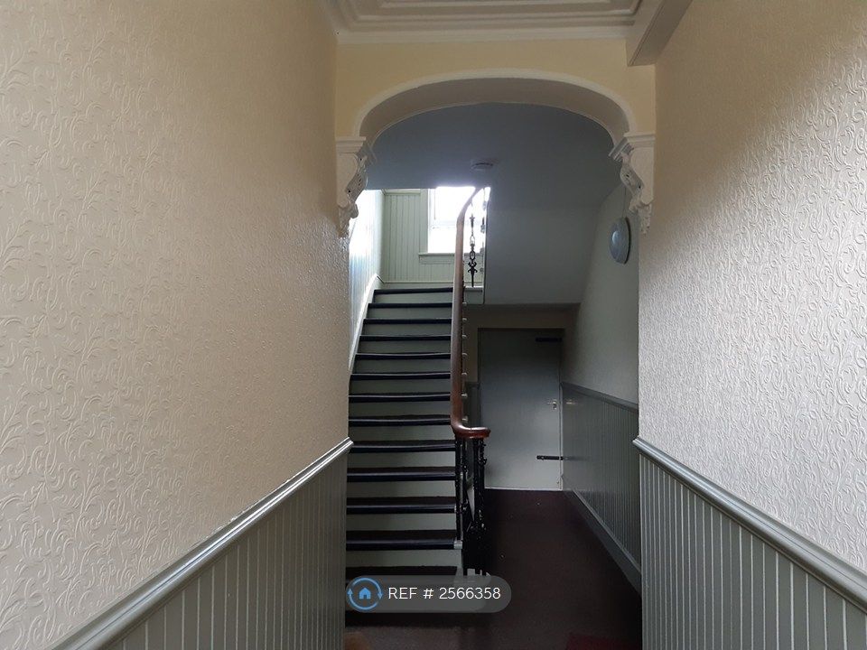 Property photo 2 of 13 Tenement Hall