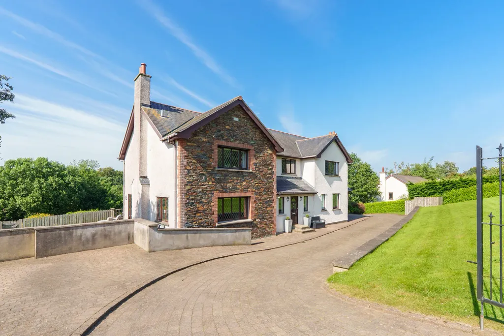 Property photo 3 of 49
