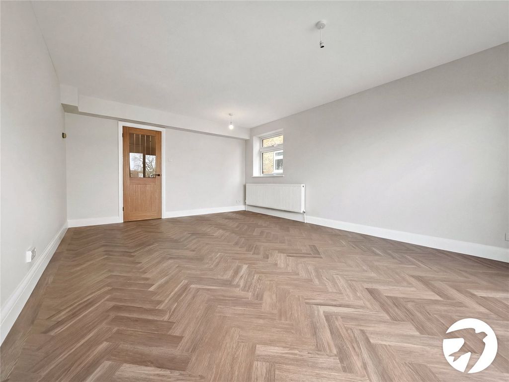 Property photo 3 of 16 Picture No. 15