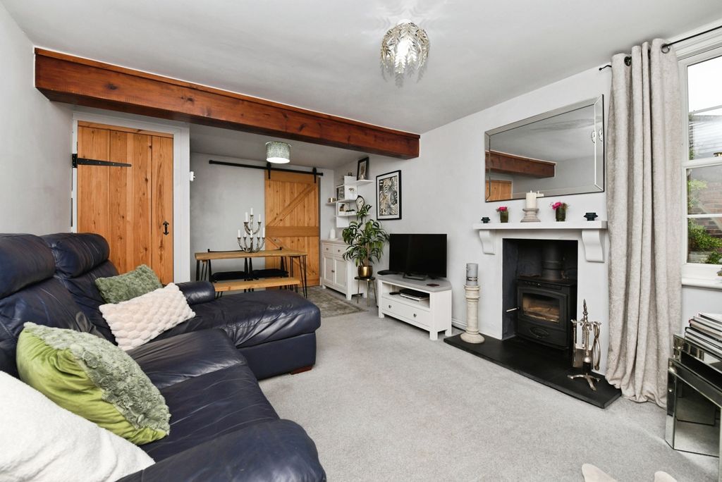 Property photo 2 of 17 Photo