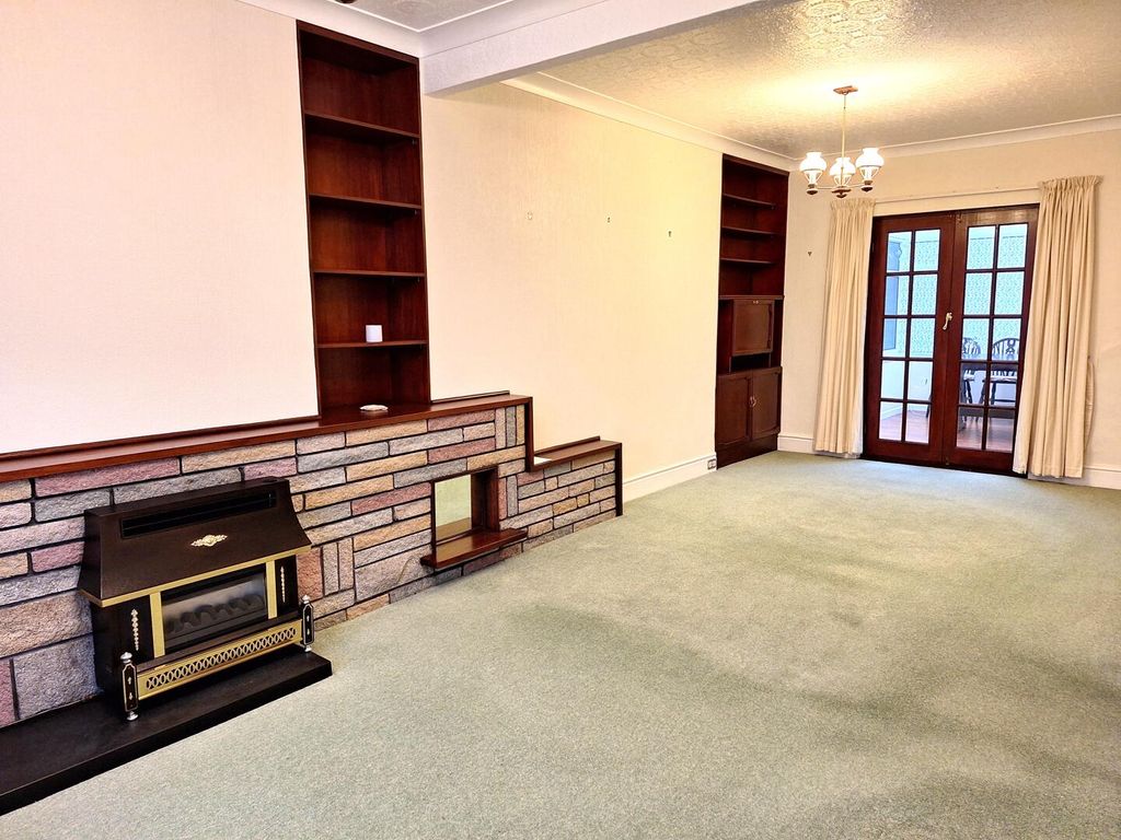 Property photo 3 of 22 Living Room