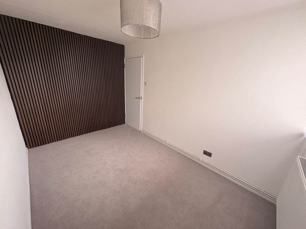 Property photo 3 of 6 Bedroom