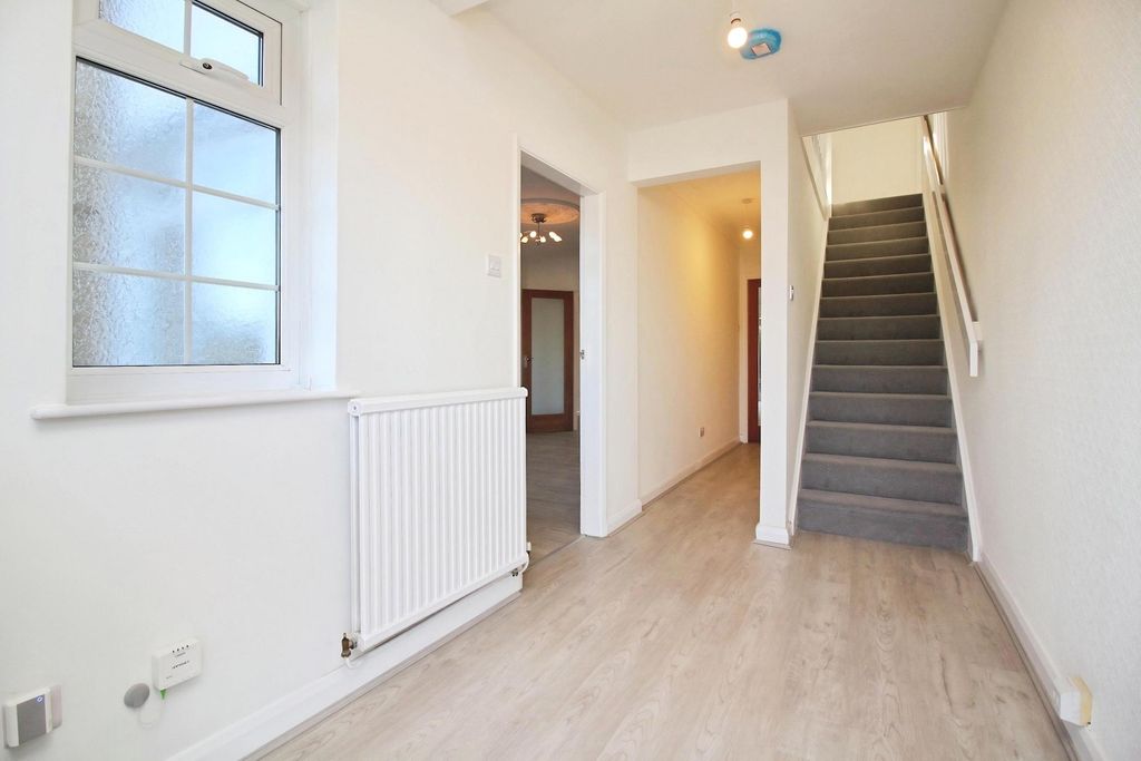 Property photo 2 of 26