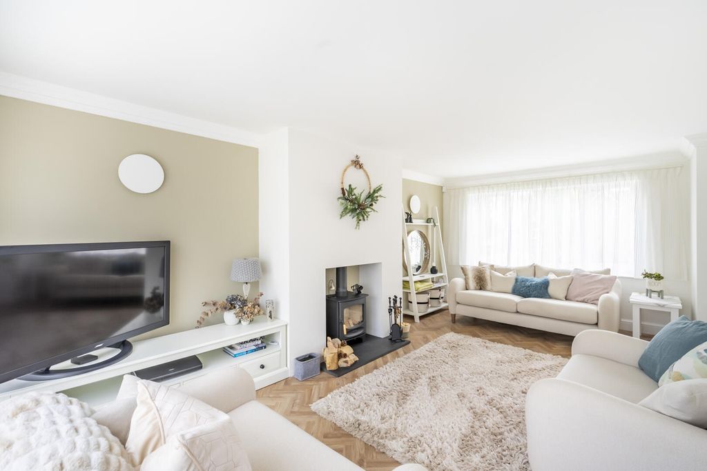 Property photo 2 of 27 Living Room