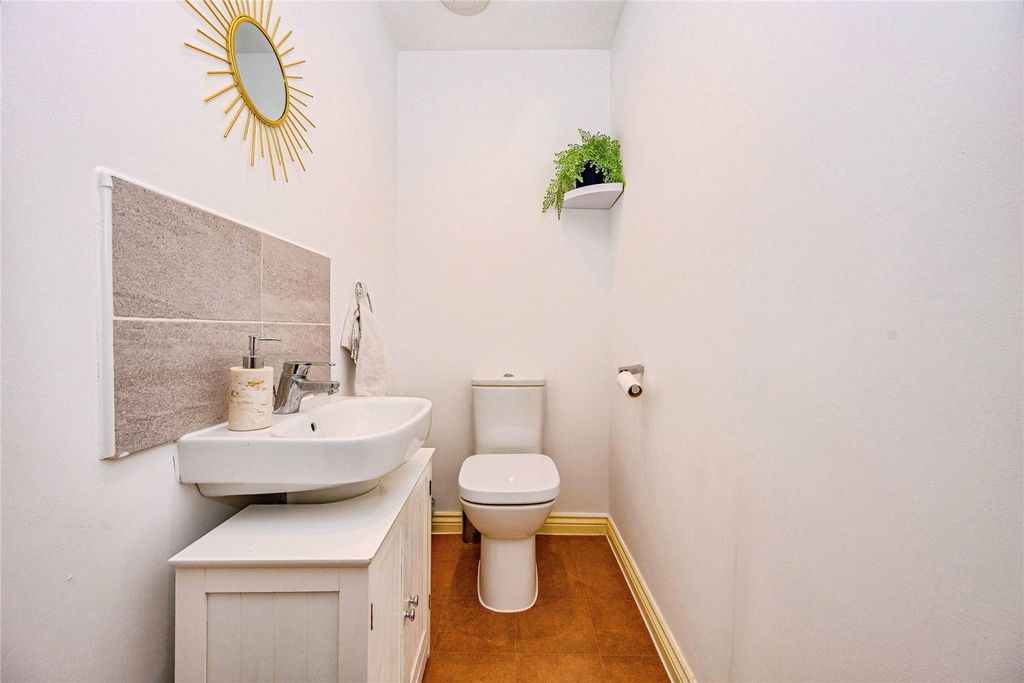 Additional image 9 of 5 bed end terrace house for saleFossett Grove, Dunstable, Bedfordshire LU6