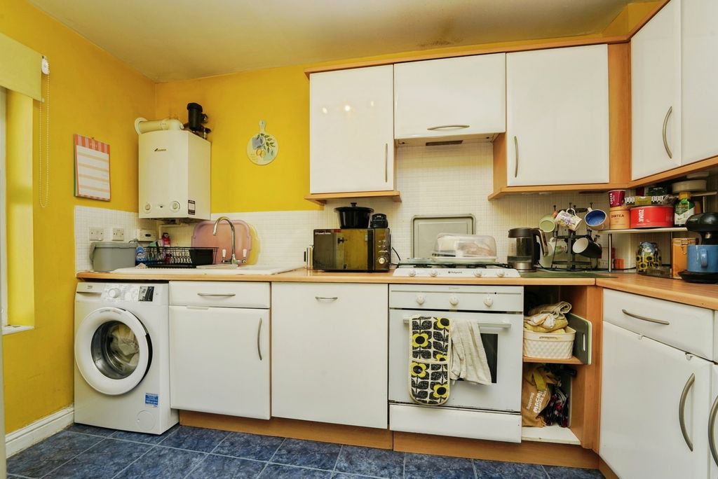 Property photo 2 of 17 Kitchen
