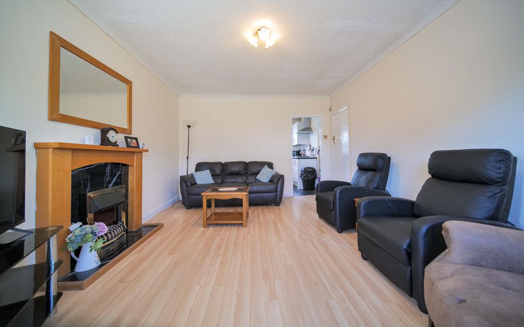 Property photo 3 of 14 P1077033.Jpg
