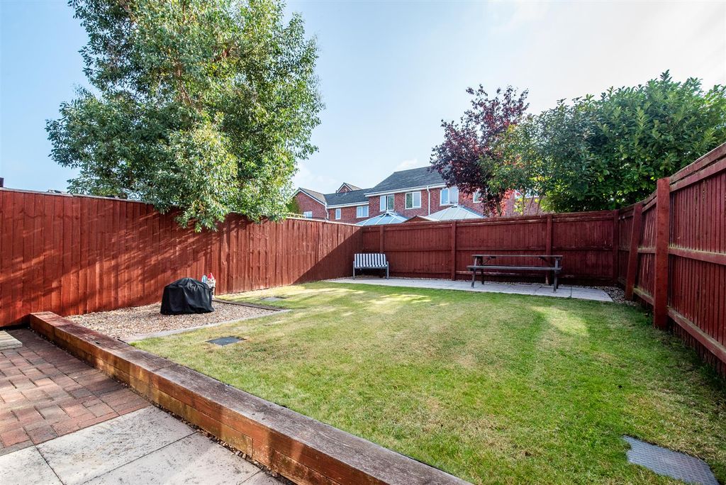 Property photo 2 of 19 Garden